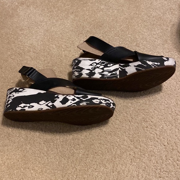 Clarks Collection Soft Cushion Sandals size 11 - Picture 5 of 7